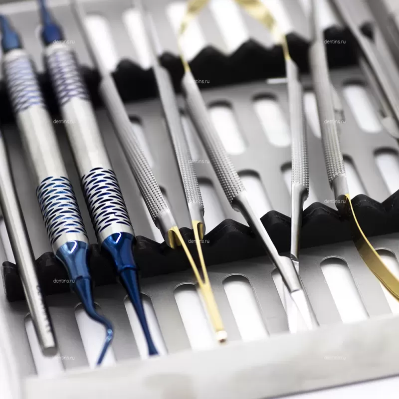 Набор хирургических инструментов для наложения швов после удаления